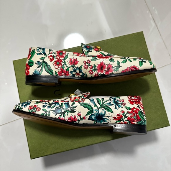 GUCCI Horsebit Printed Leather Loafers - Picture 9 of 11